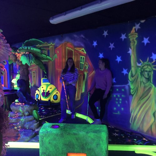 Glow In The Dark Midgetgolf 2023