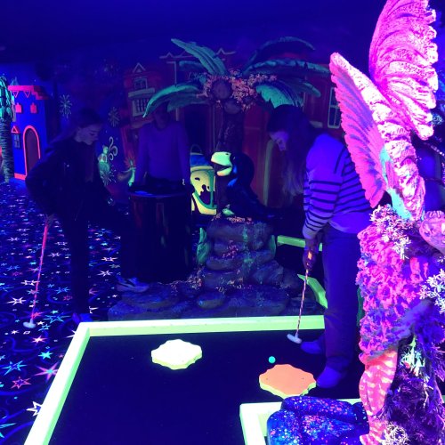 Glow In The Dark Midgetgolf 2023