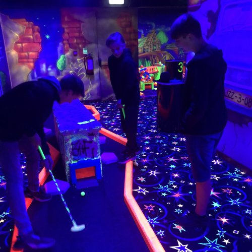 Glow In The Dark Midgetgolf 2023