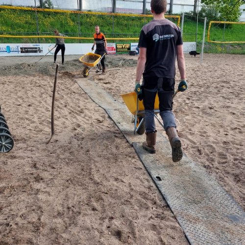 Zomerklaar maken beachvelden
