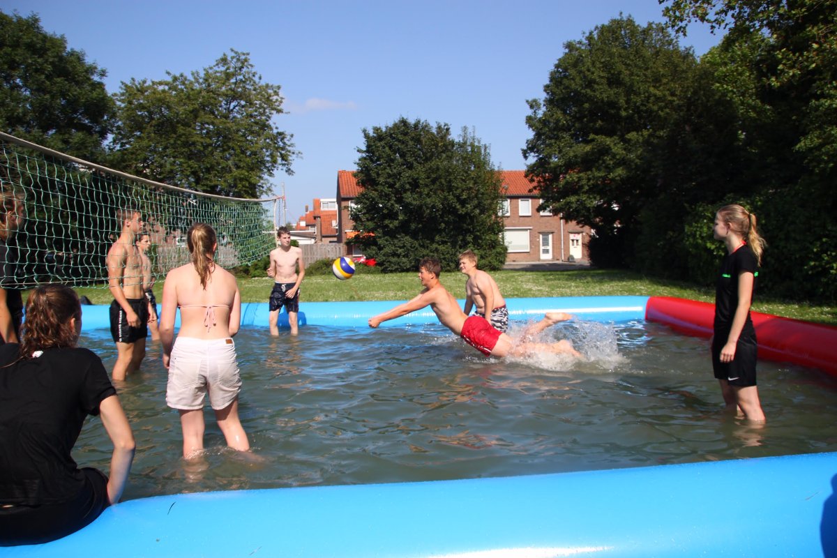 Verfrissend watervolleybaltoernooi